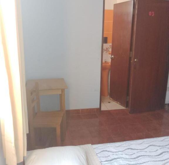 标准间, Lola Hosting