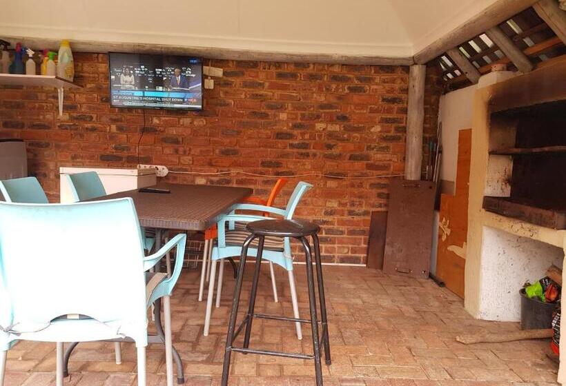 エコノミールーム, The Fairlands Hideout