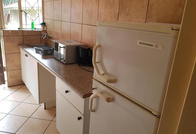 ファミリールーム, The Fairlands Hideout