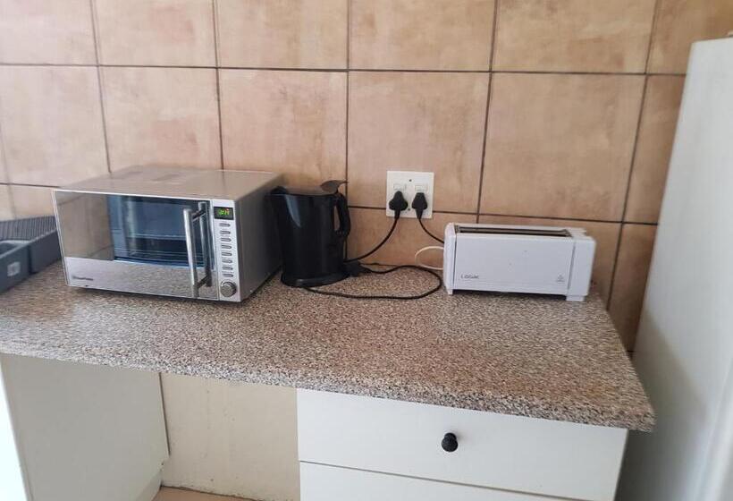 ファミリールーム, The Fairlands Hideout