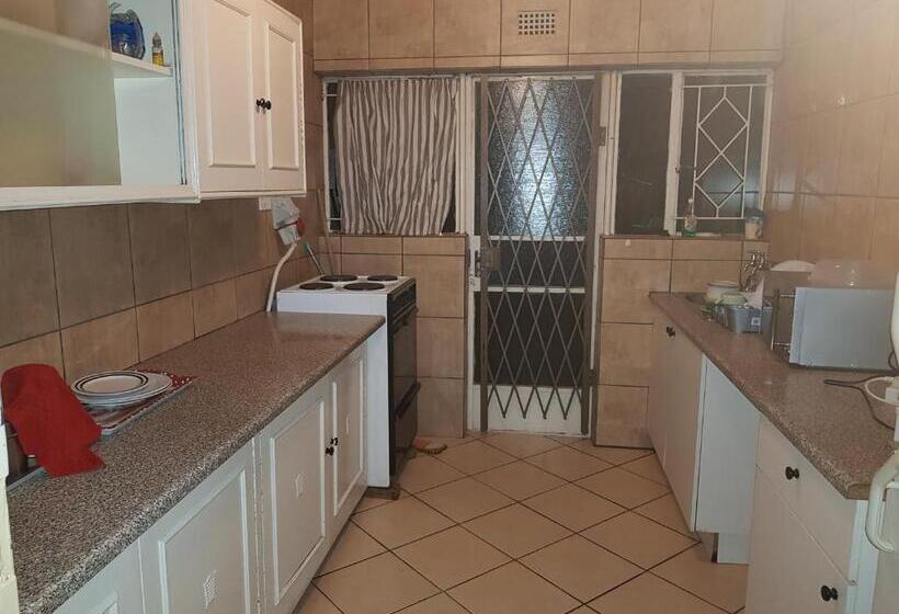 ファミリールーム, The Fairlands Hideout