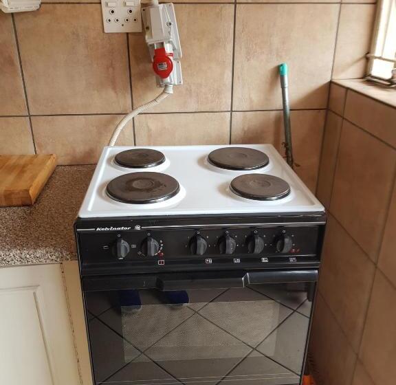 ファミリールーム, The Fairlands Hideout