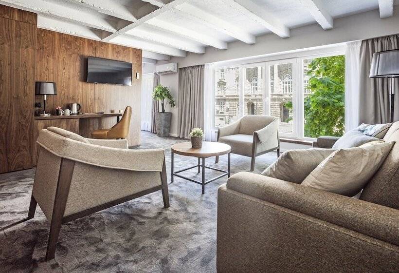 سوییت اجرایی, Nomad Luxury Suites