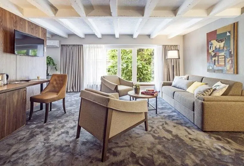سوییت اجرایی, Nomad Luxury Suites