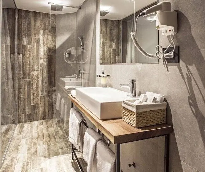 سوییت سوپریور, Nomad Luxury Suites
