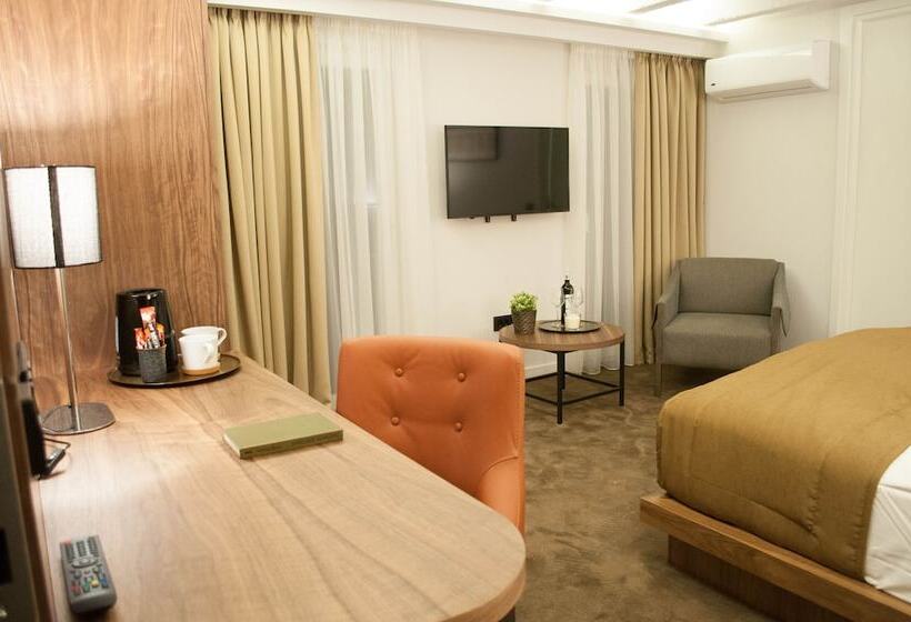 استودیوی استاندارد, Nomad Luxury Suites