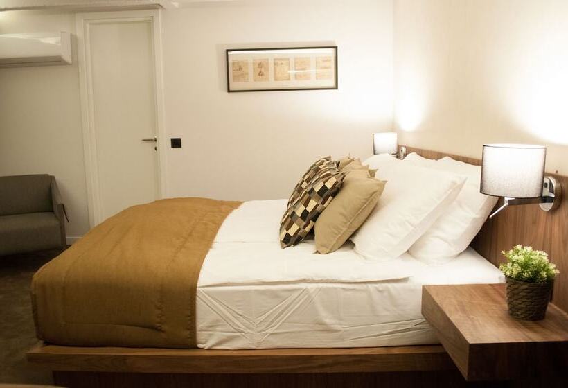 استودیوی استاندارد, Nomad Luxury Suites