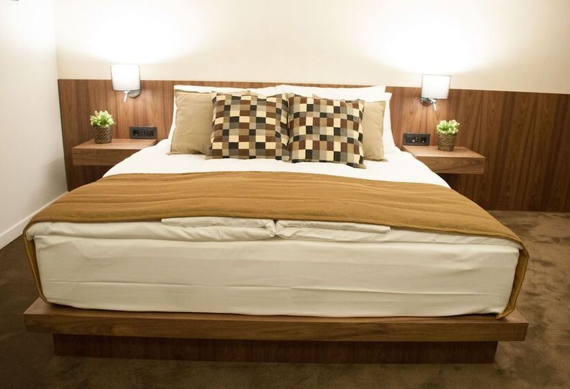 استودیوی استاندارد, Nomad Luxury Suites