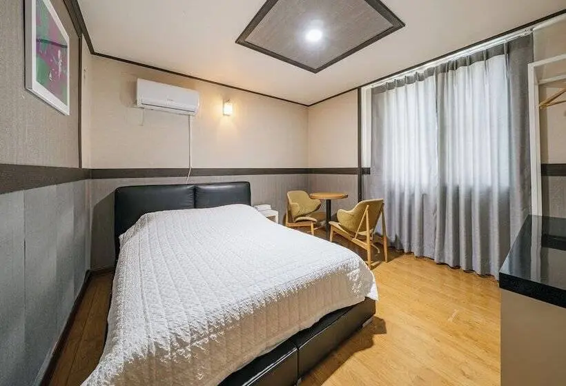 デラックスの4人部屋, B