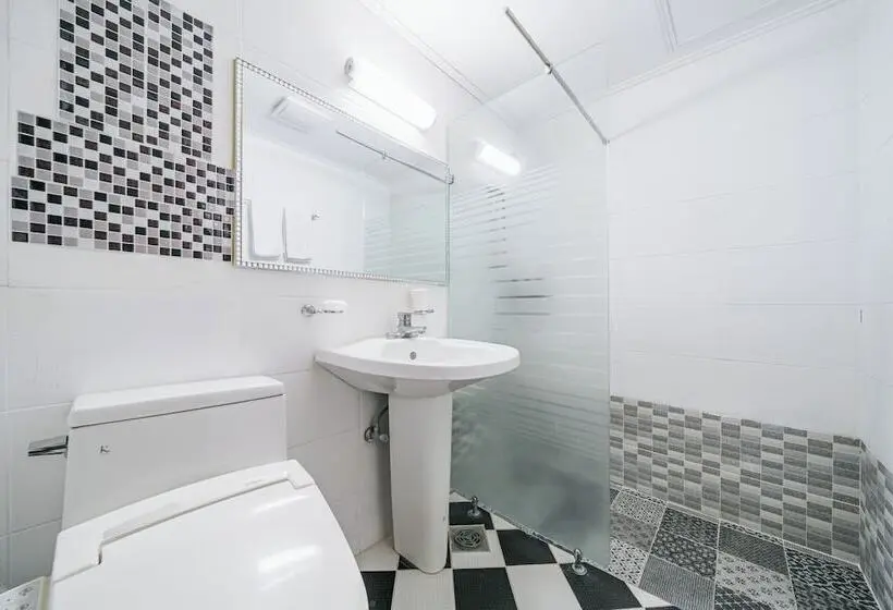 ダブルベッドのスタンダードシングルルーム, B
