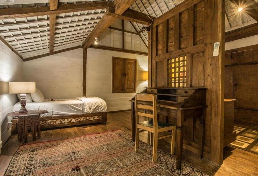 غرفة قياسية, Wayang Retreat