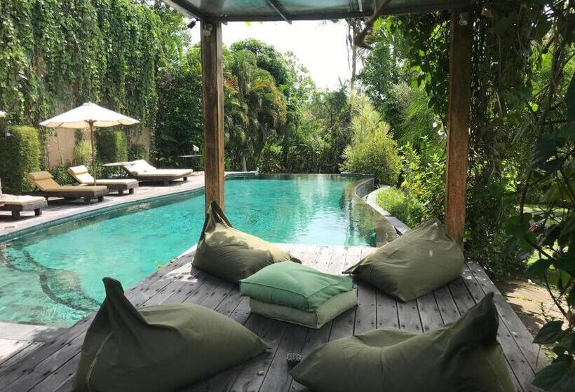 غرفة قياسية مزوَّدة بشُرفة, Wayang Retreat