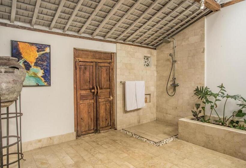 غرفة قياسية, Wayang Retreat