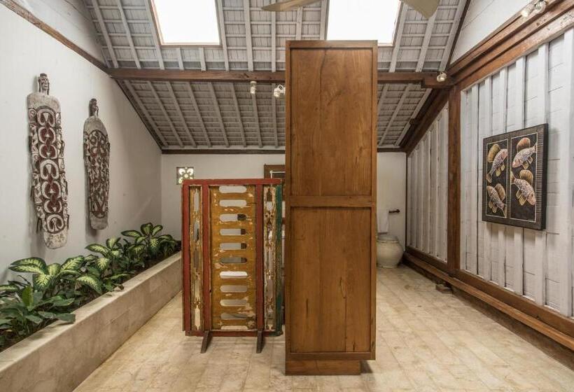 غرفة قياسية, Wayang Retreat