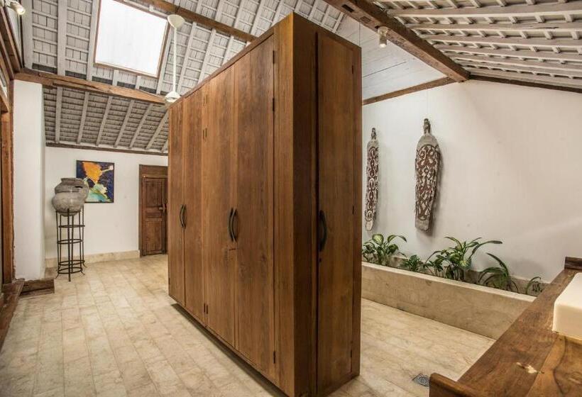 غرفة قياسية, Wayang Retreat