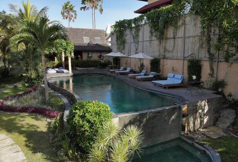 غرفة قياسية, Wayang Retreat