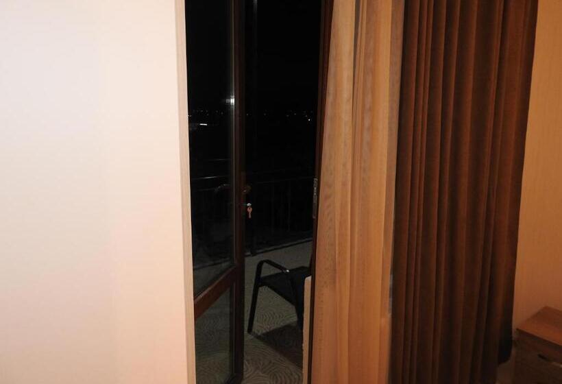 اتاق استاندارد با بالکن, White Hotel Guesthouse