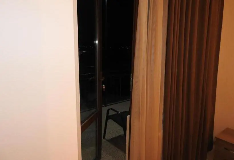 اتاق استاندارد با بالکن, White Hotel Guesthouse