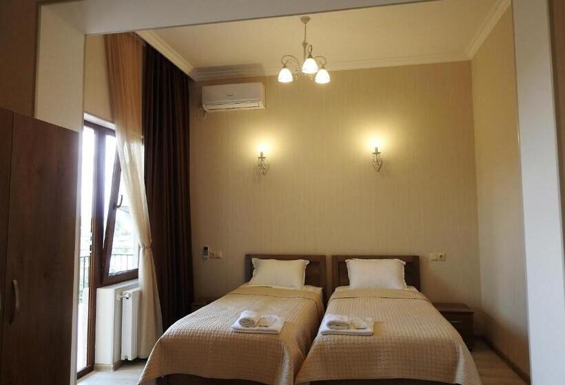 اتاق استاندارد با بالکن, White Hotel Guesthouse