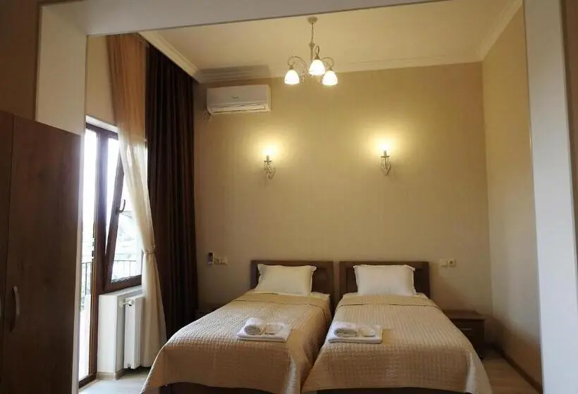 اتاق استاندارد با بالکن, White Hotel Guesthouse
