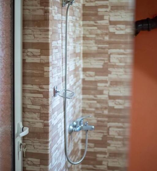 اتاق استاندارد چهار تخته, Danailovi Guest House