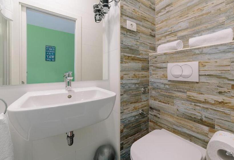 اتاق استاندارد, Piranika