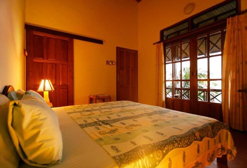 اتاق لوکس با چشم‌انداز دریا, Lumbalumba Resort   Manado