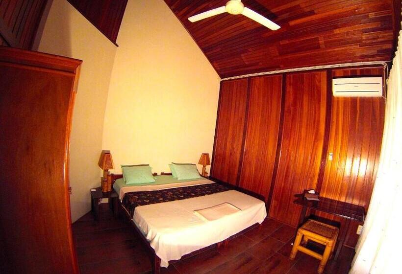 اتاق استاندارد با چشم‌انداز استخر, Lumbalumba Resort   Manado
