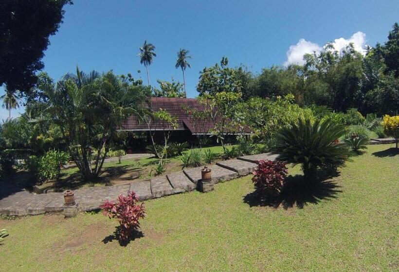 اتاق استاندارد با چشم‌انداز استخر, Lumbalumba Resort   Manado