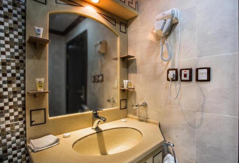 2 Schlafzimmer Superior Apartment, Manazel Al Sofara