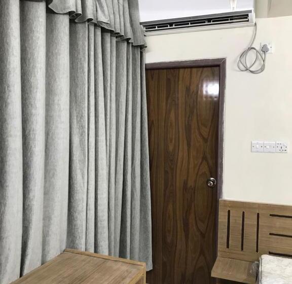 اتاق اکونومی یک تخته, Seven Star