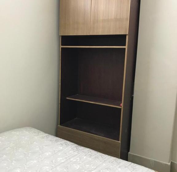 اتاق اکونومی یک تخته, Seven Star