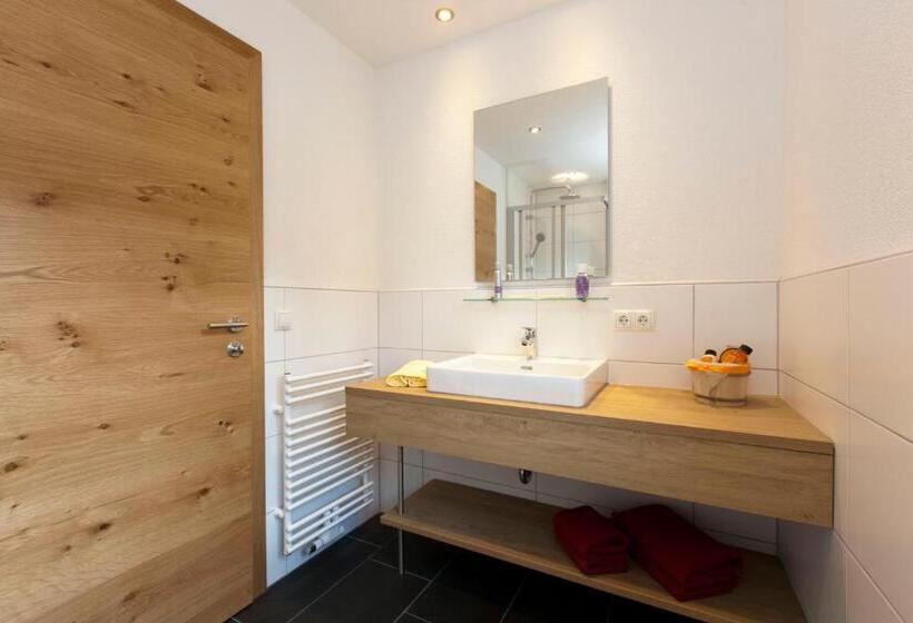Апартаменты 1 Спальня с Балконом, Nowders Apartments