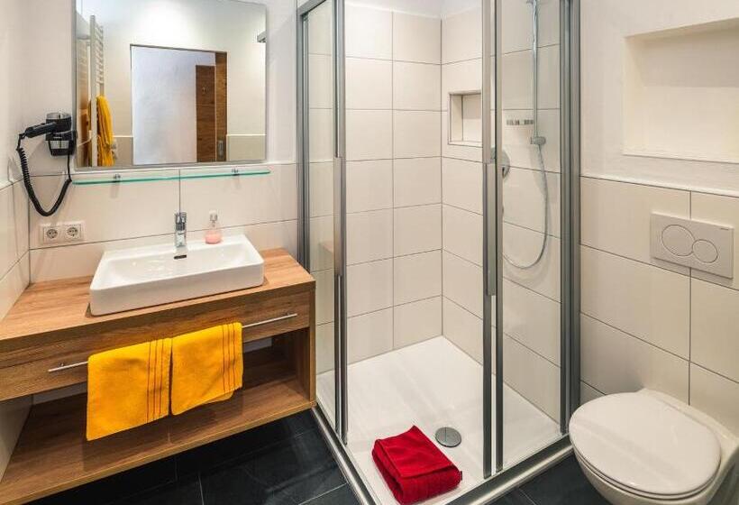 デラックスルーム, Nowders Apartments