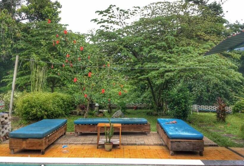 ویلای یک اتاق خوابه با استخر شنا, Sleepy Hollow Villa