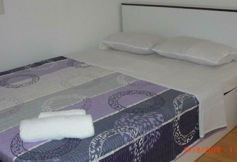 اتاق استاندارد با سرویس بهداشتی مشترک, Villa House Georgia