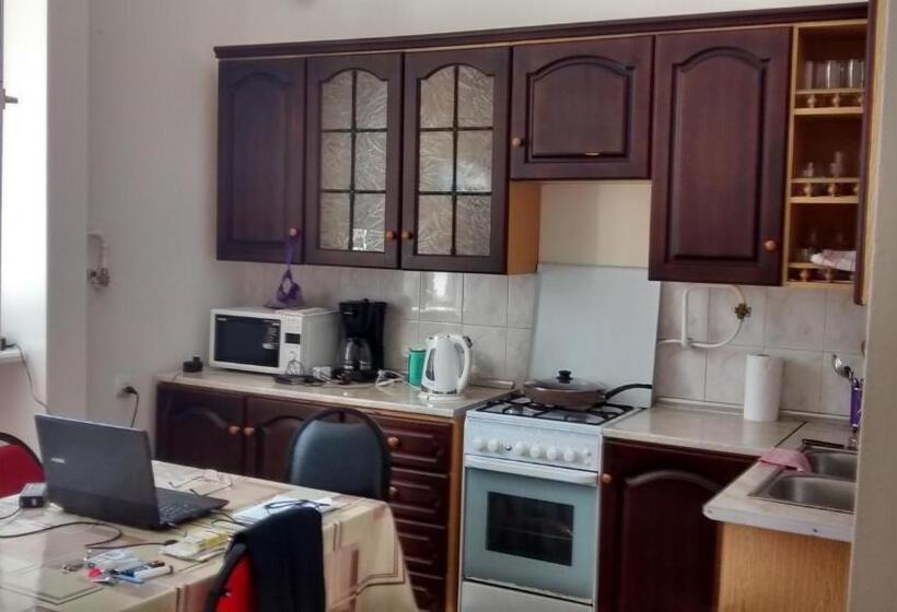 اتاق استاندارد سه تخته با سرویس بهداشتی مشترک, Villa House Georgia