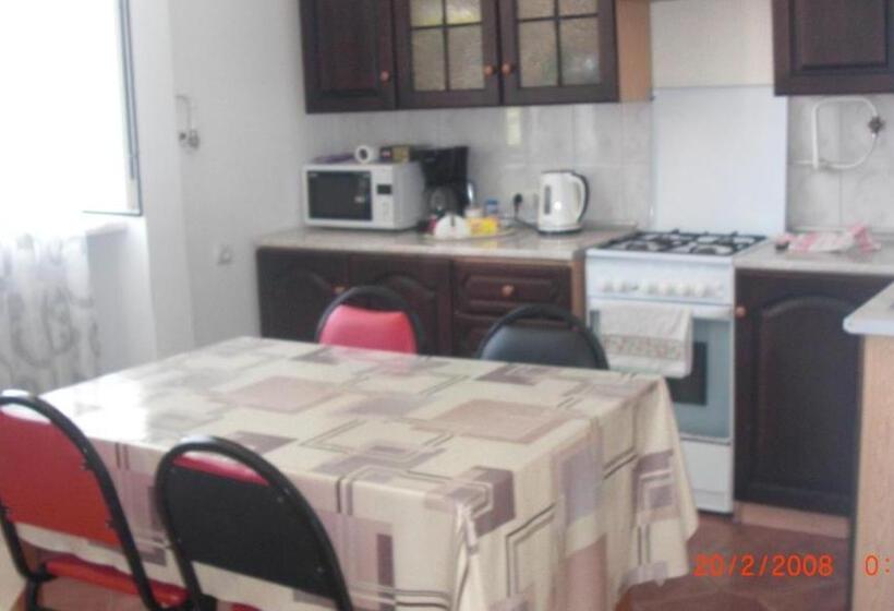 اتاق چهار تخته با دستشویی مشترک, Villa House Georgia