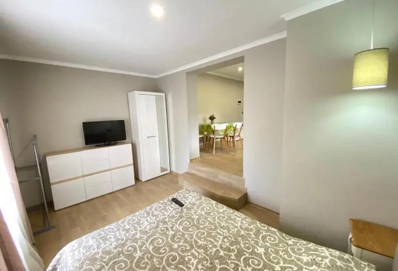 Standard Studio King Bed, Villa Park 411