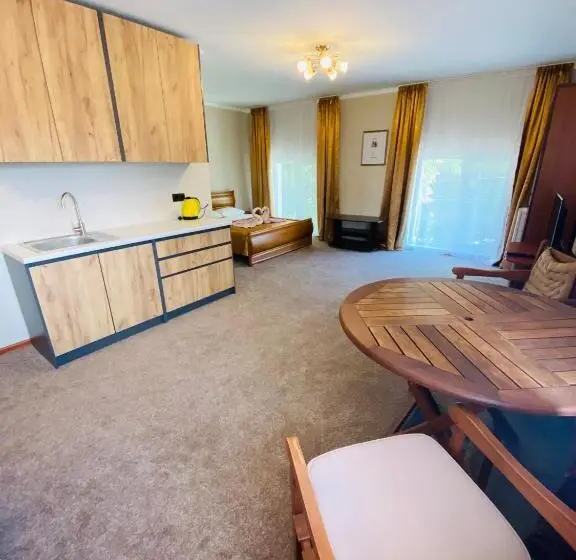 Suite cu Vedere în Gradină, Villa Park 411