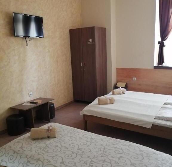 اتاق کلاسیک سه تخته, Guest House Best Food