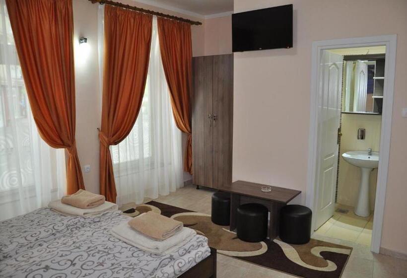 اتاق ساده سه‌ نفره, Guest House Best Food
