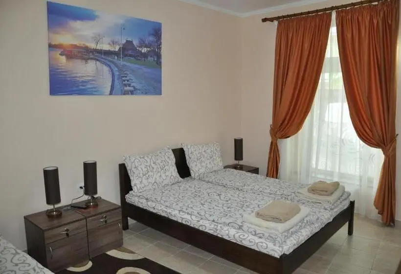 اتاق ساده سه‌ نفره, Guest House Best Food