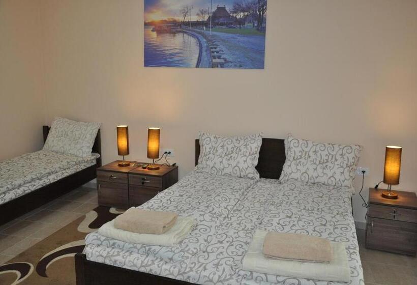 اتاق ساده سه‌ نفره, Guest House Best Food