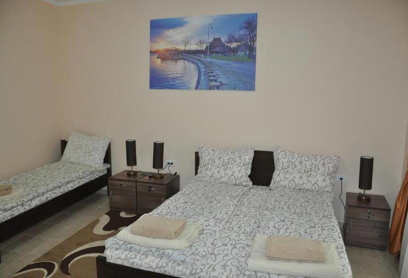 اتاق ساده سه‌ نفره, Guest House Best Food