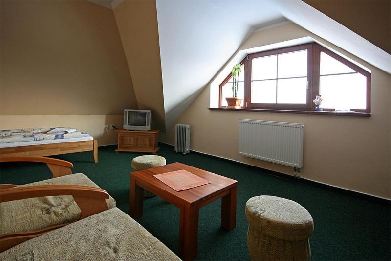 غرفة إقتصادية, Ubytovanie Biely Dom