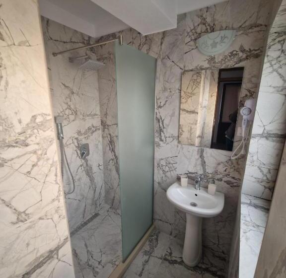 Трехместный Номер Стандарт с Балконом, Villa Sunset Beach Mamaia Nord