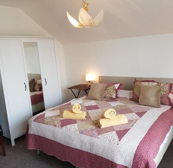 발코니가 있는 스위트, Penzion Lamberk