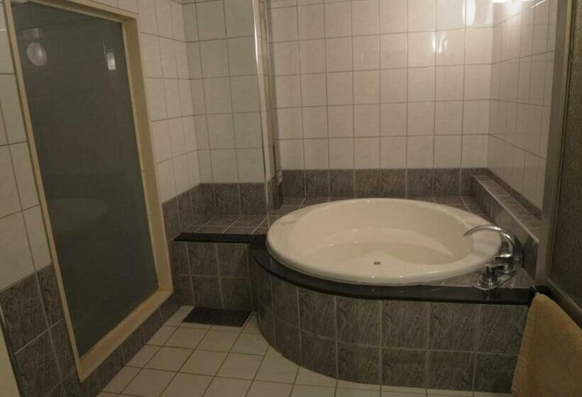 이코노미 룸, Nuda By H Seven