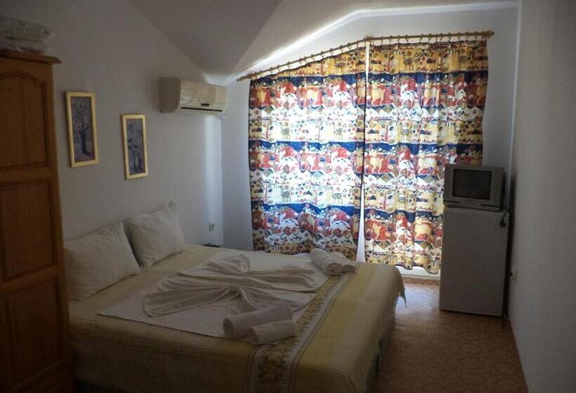 חדר סטנדרט נוף לים עם מרפסת, Guest House Stoyanovi